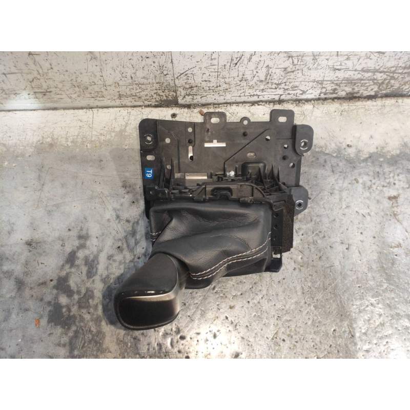 Recambio de palanca cambio para lexus is 300h referencia OEM IAM   