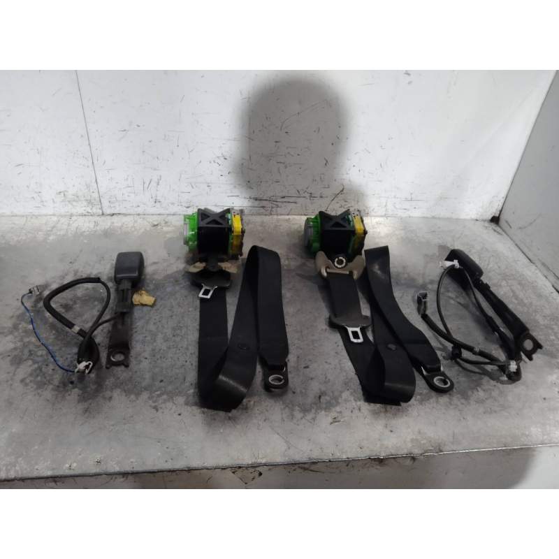 Recambio de juego cinturones delantero para toyota auris luna referencia OEM IAM  5P 2006