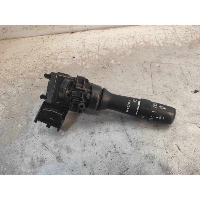 Recambio de mando limpia para toyota auris 1.4 turbodiesel cat referencia OEM IAM 17F582  