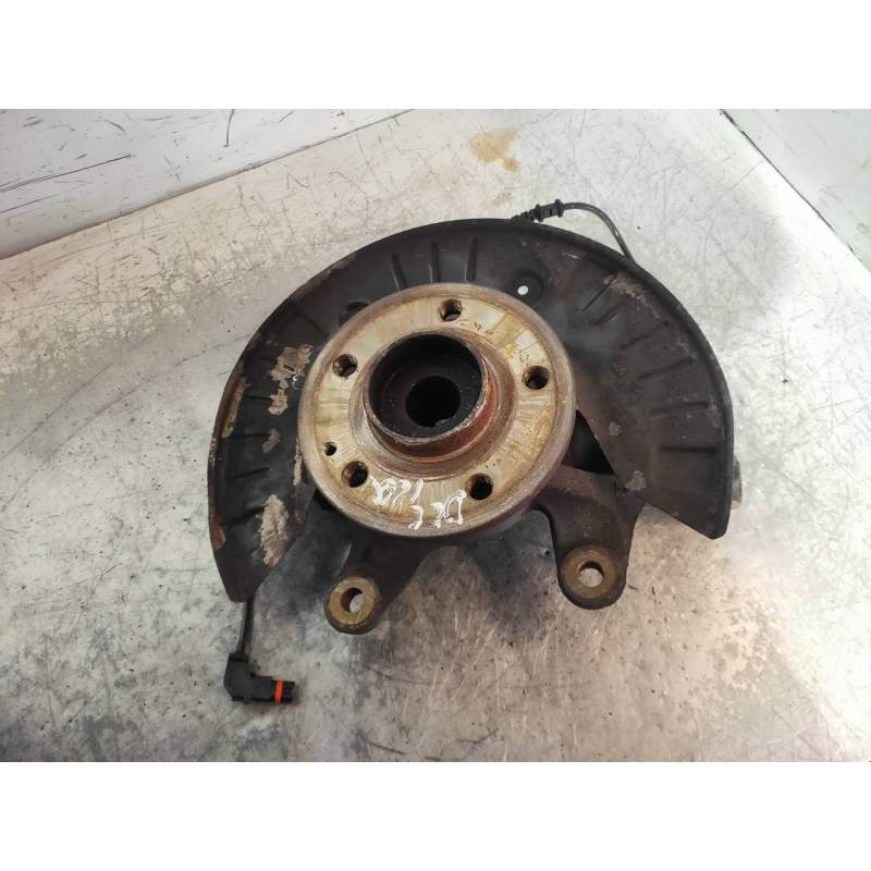 Recambio de mangueta delantera izquierda para mercedes-benz vito kasten (639) 113 cdi extralang (639.605) referencia OEM IAM   