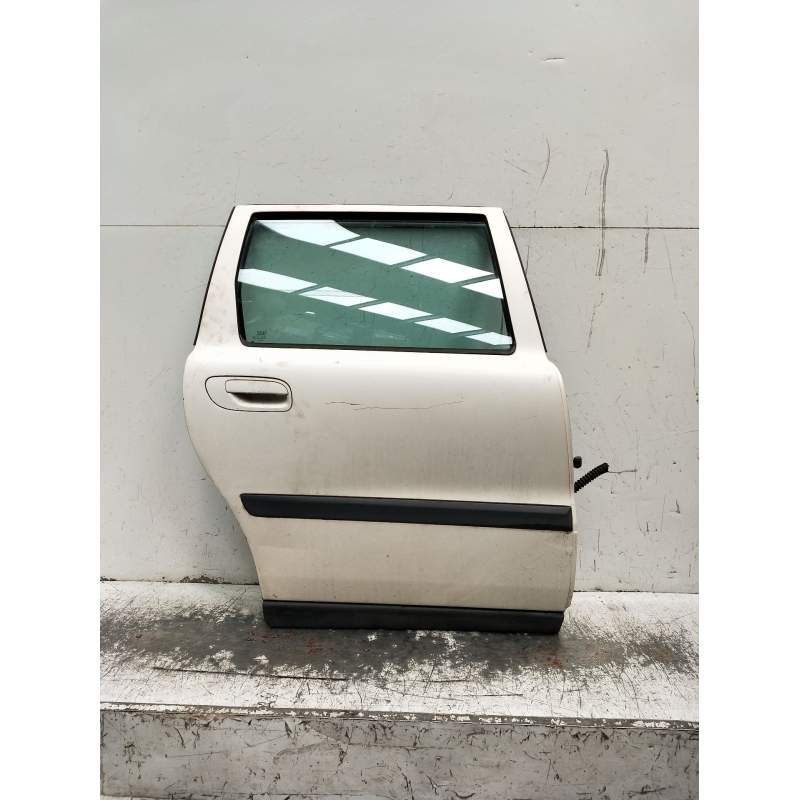 Recambio de puerta trasera derecha para volvo v70 ii (285) d5 referencia OEM IAM  5P 