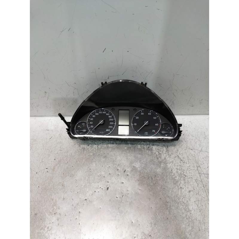Recambio de cuadro instrumentos para mercedes-benz clase c (w203) berlina referencia OEM IAM 110080266 A2035400348 