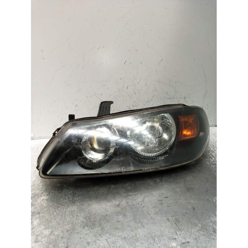 Recambio de faro izquierdo para nissan almera ii hatchback (n16) 1.8 referencia OEM IAM   2002