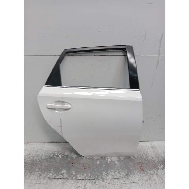Recambio de puerta trasera derecha para toyota auris (_e18_) 1.3 (nre180_) referencia OEM IAM  5P 