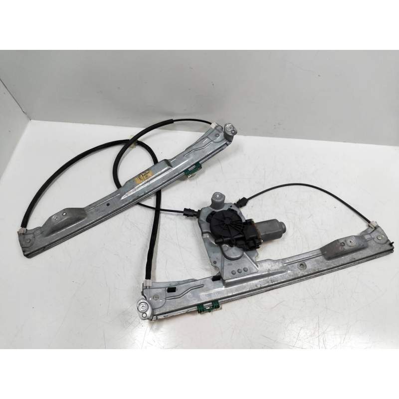 Recambio de elevalunas delantero derecho para renault clio iii 1.2 16v referencia OEM IAM 400857 3P 2005