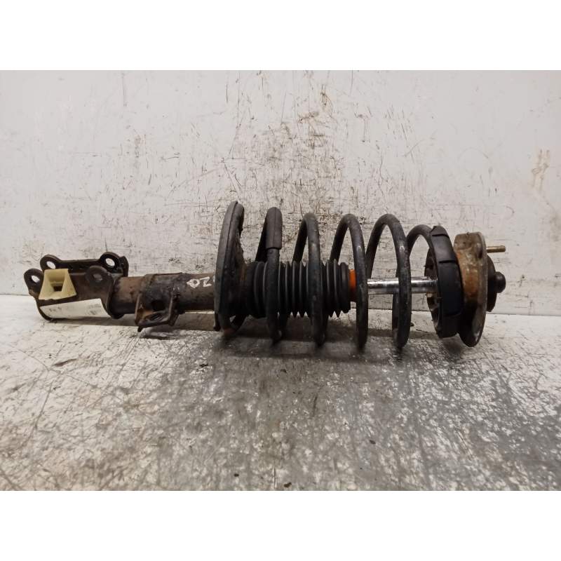 Recambio de amortiguador delantero izquierdo para volvo v70 ii (285) d5 referencia OEM IAM 8667250A  