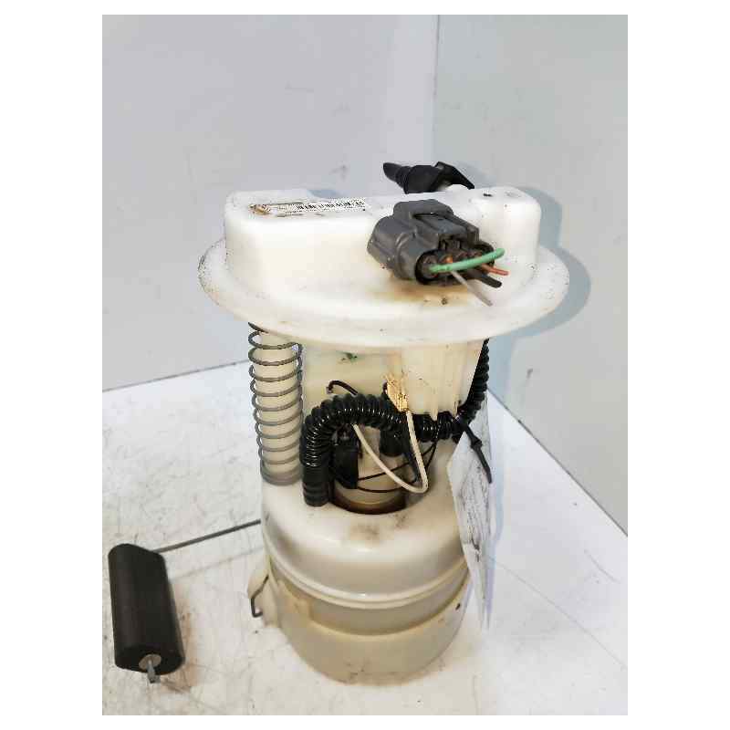 Recambio de bomba combustible para renault clio iii 1.4 16v referencia OEM IAM 8200263038 14G 2005