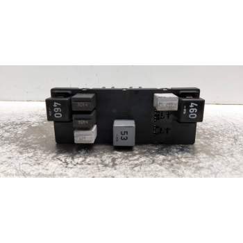 CAJA RELES / FUSIBLES 3C0937049A F005V00661 2005