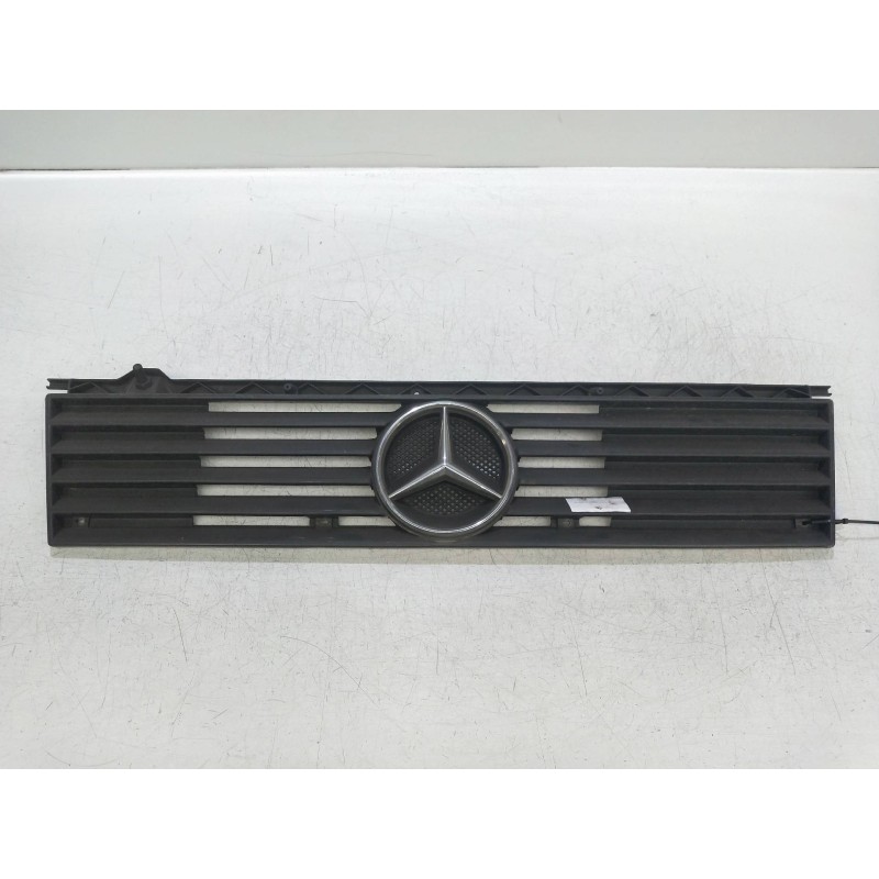 Recambio de rejilla delantera para mercedes mb 100 d caja cerrada / combi 2.4 diesel referencia OEM IAM   