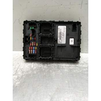 CAJA RELES / FUSIBLES F005V02978 JU5T15604EJH 20190405
