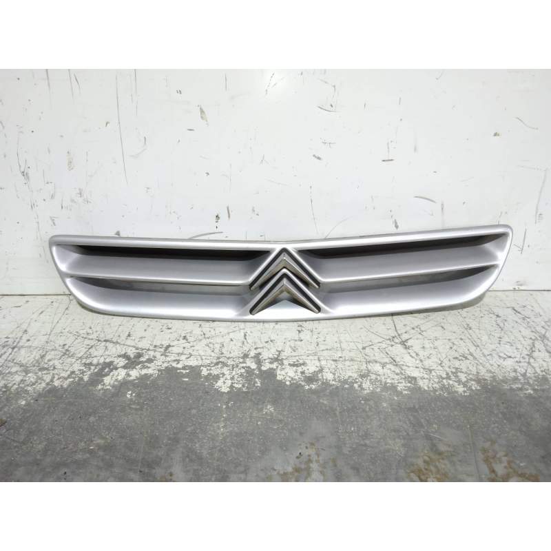 Recambio de rejilla delantera para citroën xantia berlina 2.0 hdi referencia OEM IAM 9625966777 98 