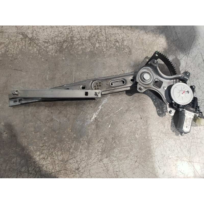 Recambio de elevalunas delantero derecho para hyundai i20 style s referencia OEM IAM 988201J100 2621004670 