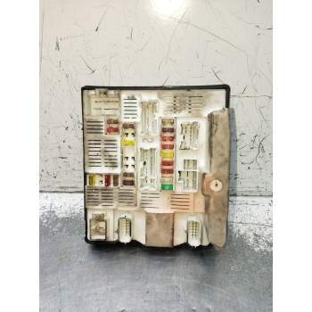 CAJA RELES / FUSIBLES 284B67653R 6775207251 2010