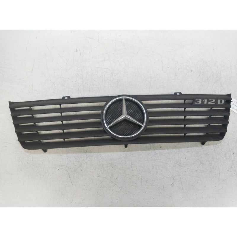 Recambio de rejilla delantera para mercedes sprinter (w901,w904) caja cerr. 312 d (903.461-462) referencia OEM IAM   