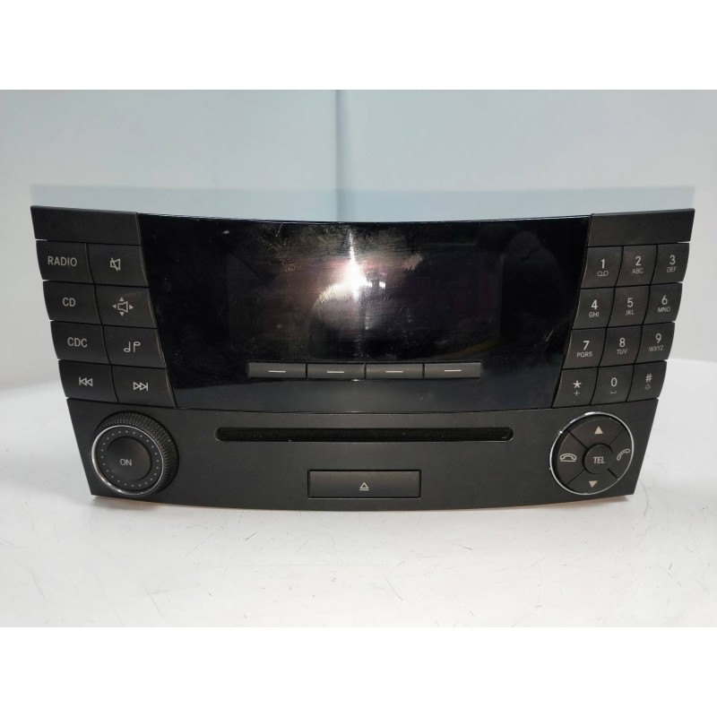 Recambio de sistema audio / radio cd para mercedes clase e (w211) berlina referencia OEM IAM A211820988  