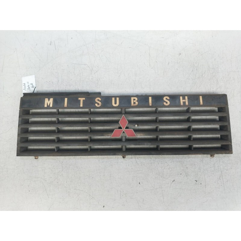 Recambio de rejilla delantera para mitsubishi montero (l040) 2500 td (2-ptas.) referencia OEM IAM   