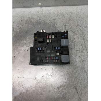 CAJA RELES / FUSIBLES 32212299 