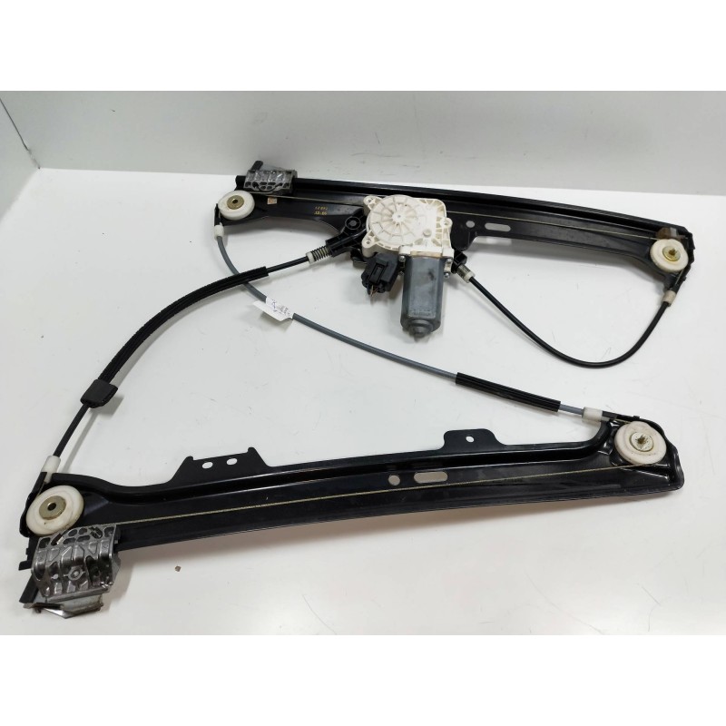 Recambio de elevalunas delantero derecho para bmw serie 5 touring (e61) 525d referencia OEM IAM 6922268  