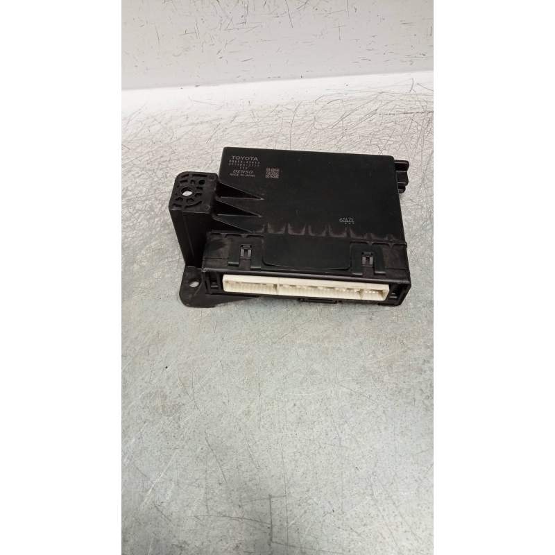 Recambio de modulo electronico para toyota prius+ advance referencia OEM IAM 8865047413 2774003711 2015