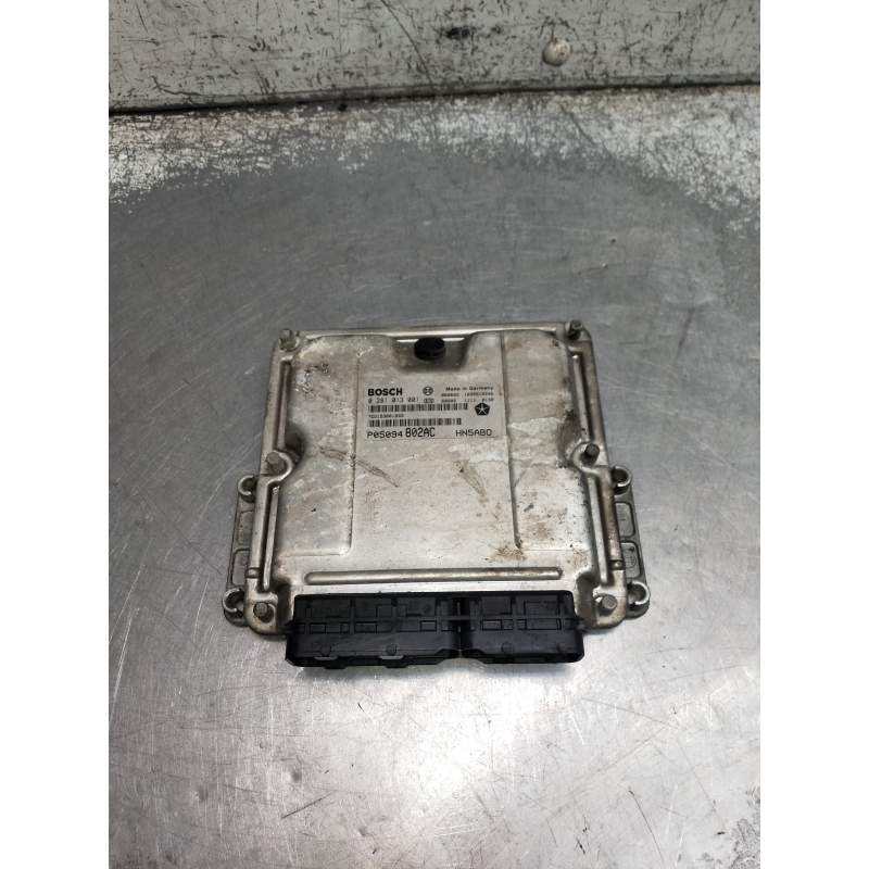 Recambio de centralita motor uce para chrysler voyager (rg) 2.5 crd lx referencia OEM IAM 0281013001 P05094802AC 