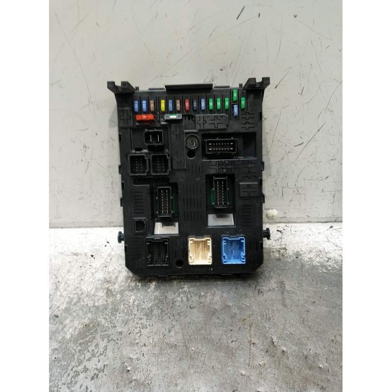 Recambio de caja reles / fusibles para peugeot 5008 (0u_, 0e_) 1.6 hdi referencia OEM IAM 821164872  