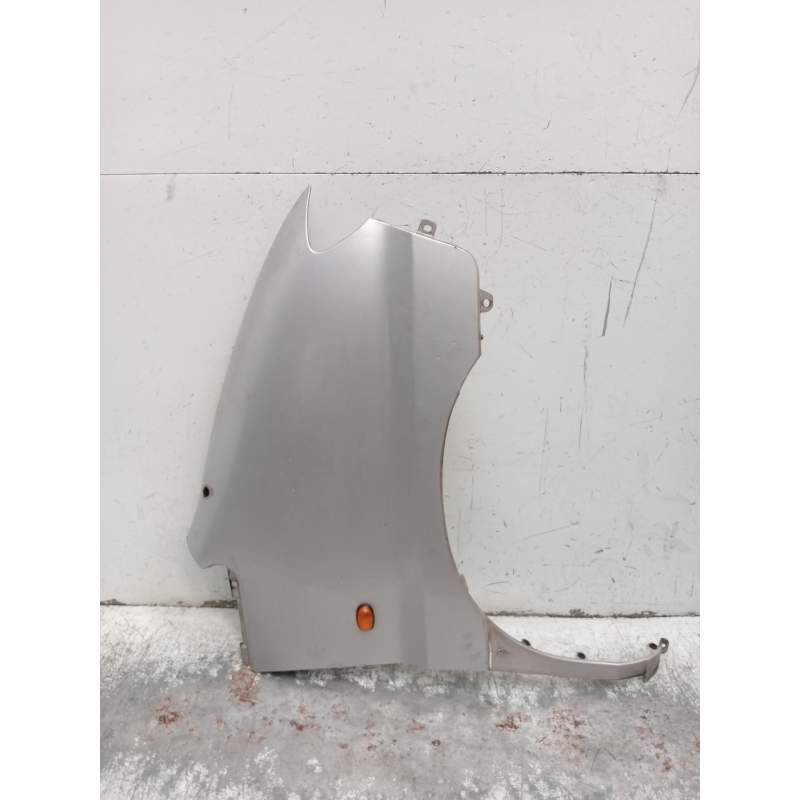 Recambio de aleta delantera derecha para hyundai h-1 / starex autobús (a1) 2.5 crdi referencia OEM IAM   2001