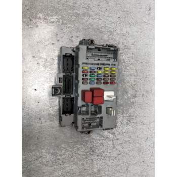 CAJA RELES / FUSIBLES 