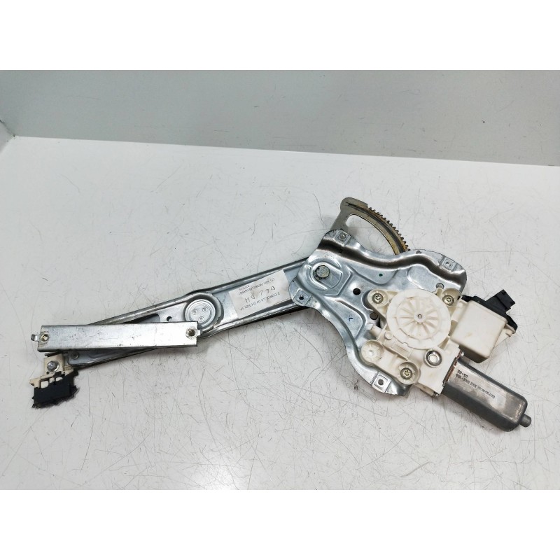 Recambio de elevalunas delantero derecho para toyota corolla (e12) 2.0 d-cat referencia OEM IAM 6981002130  3P