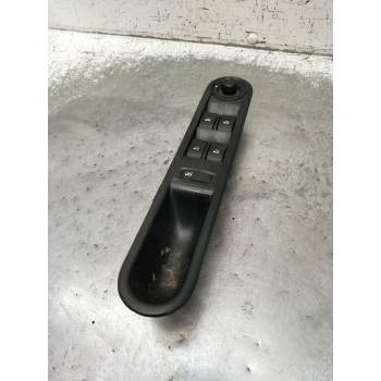 MANDO ELEVALUNAS DELANTERO IZQUIERDO 8200519359 5P 2006