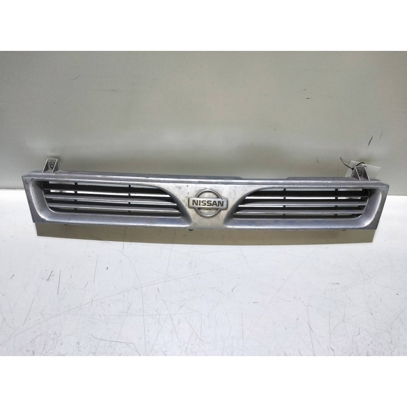 Recambio de rejilla delantera para nissan sunny berlina (n14) lx referencia OEM IAM   