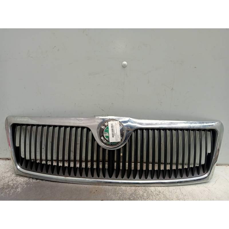 Recambio de rejilla delantera para skoda octavia berlina (1z3) 1.9 tdi referencia OEM IAM 1Z0853661 8102666 2004
