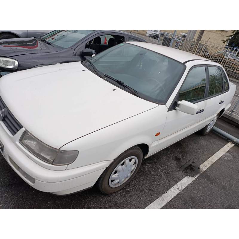 VOLKSWAGEN PASSAT BERLINA (3A2)