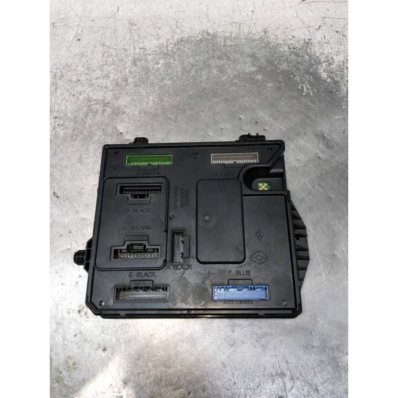 Recambio de caja reles / fusibles para renault megane iii berlina 5 p referencia OEM IAM 284B18853R 12G 2012