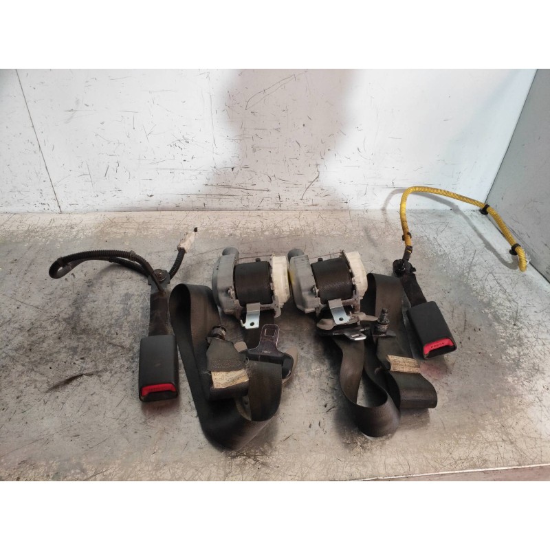 Recambio de juego cinturones delantero para hyundai i30 1.6 crdi cat referencia OEM IAM  5P 