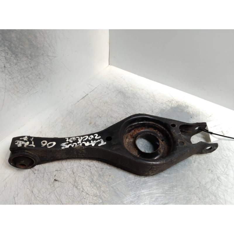 Recambio de brazo suspension inferior trasero izquierdo para kia carens (un) 2.0 crdi referencia OEM IAM   