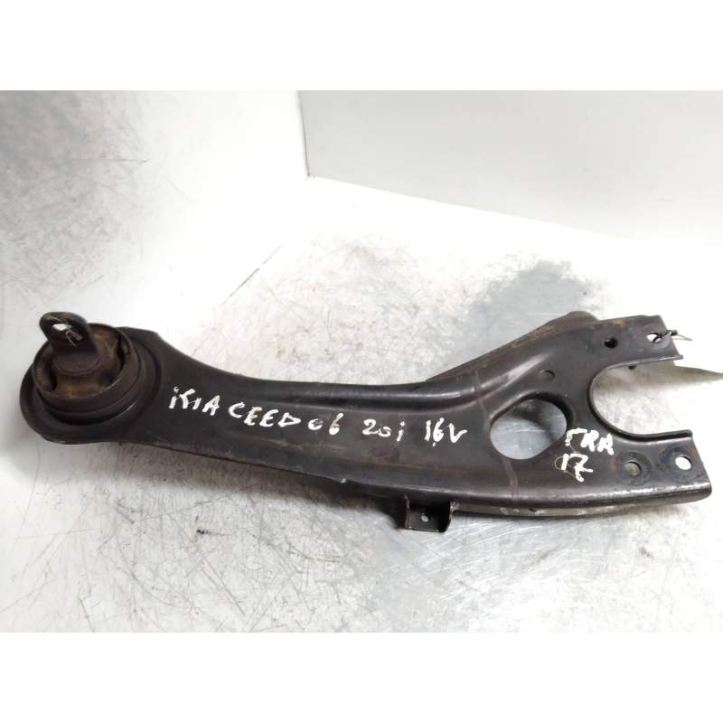 Recambio de brazo suspension inferior trasero izquierdo para kia cee´d referencia OEM IAM   2006