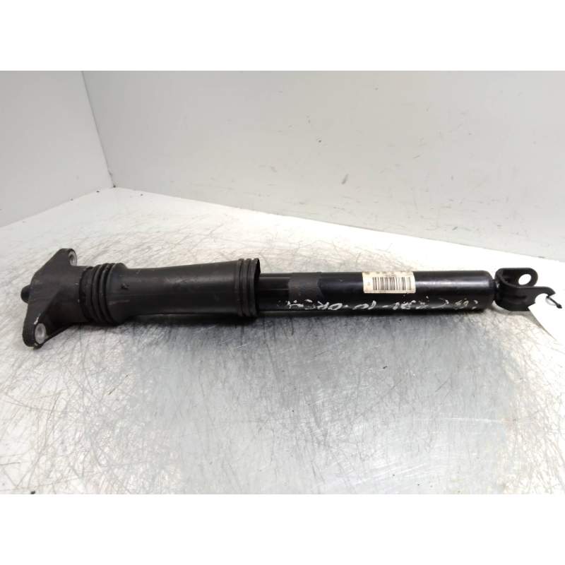 Recambio de amortiguador trasero para hyundai i30 1.6 crdi cat referencia OEM IAM 553102R700  