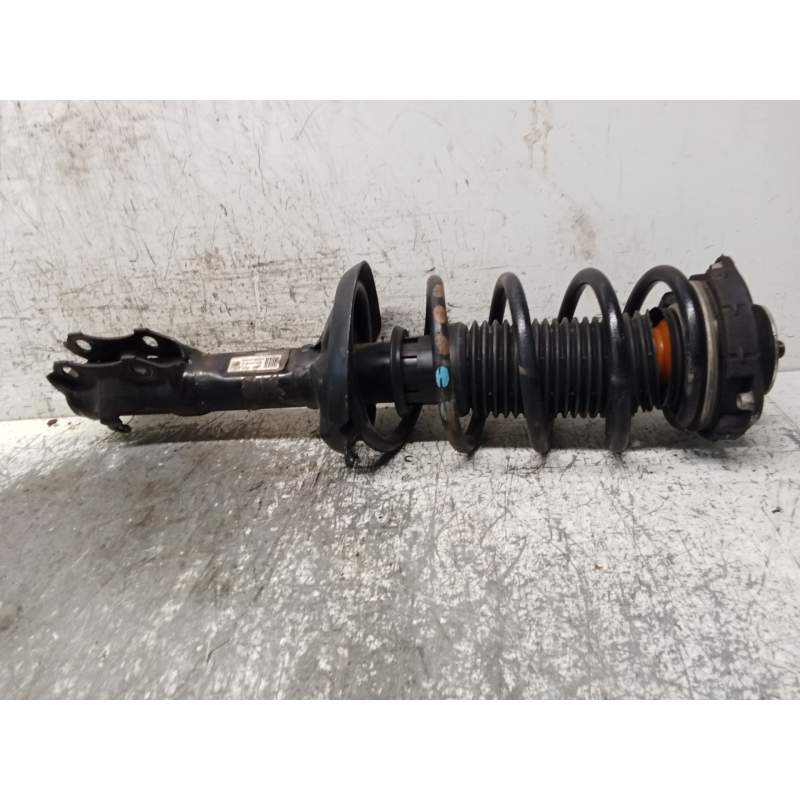 Recambio de amortiguador delantero derecho para volkswagen polo (6n2) 1.9 sdi referencia OEM IAM 6N0413031K  