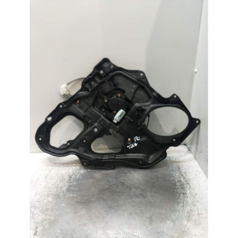 Recambio de elevalunas trasero izquierdo para mazda 3 sedán (bk) 1.6 di turbo (bk12y) referencia OEM IAM   2004