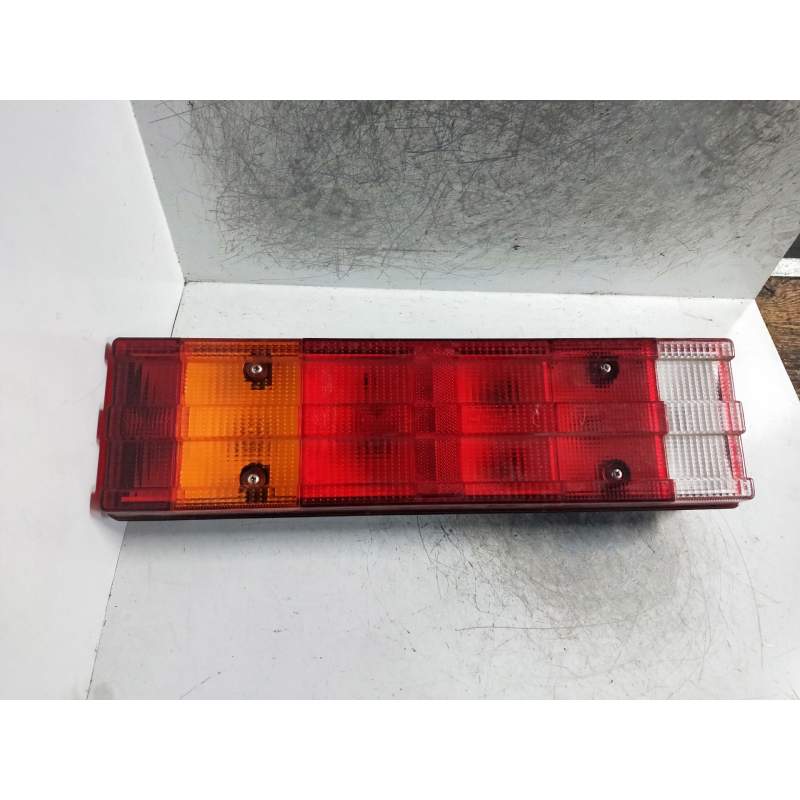 Recambio de piloto trasero central para mercedes-benz sprinter 02.00  caja abierta referencia OEM IAM   