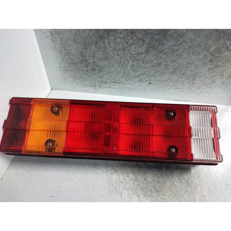 Recambio de piloto trasero central para mercedes-benz sprinter 02.00  caja cerrada referencia OEM IAM   
