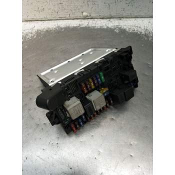 CAJA RELES / FUSIBLES 2115453901 00007165A 2002