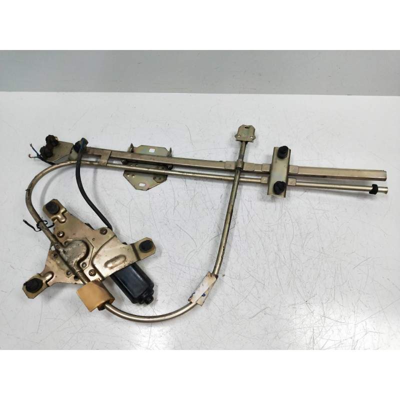 Recambio de elevalunas delantero izquierdo para ssangyong family 2.5 referencia OEM IAM 8685003100  5P
