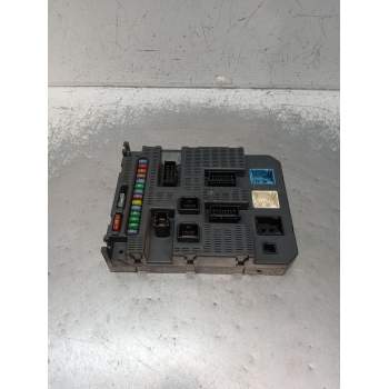 CAJA RELES / FUSIBLES 9664532580 BSI2004P1000 2006