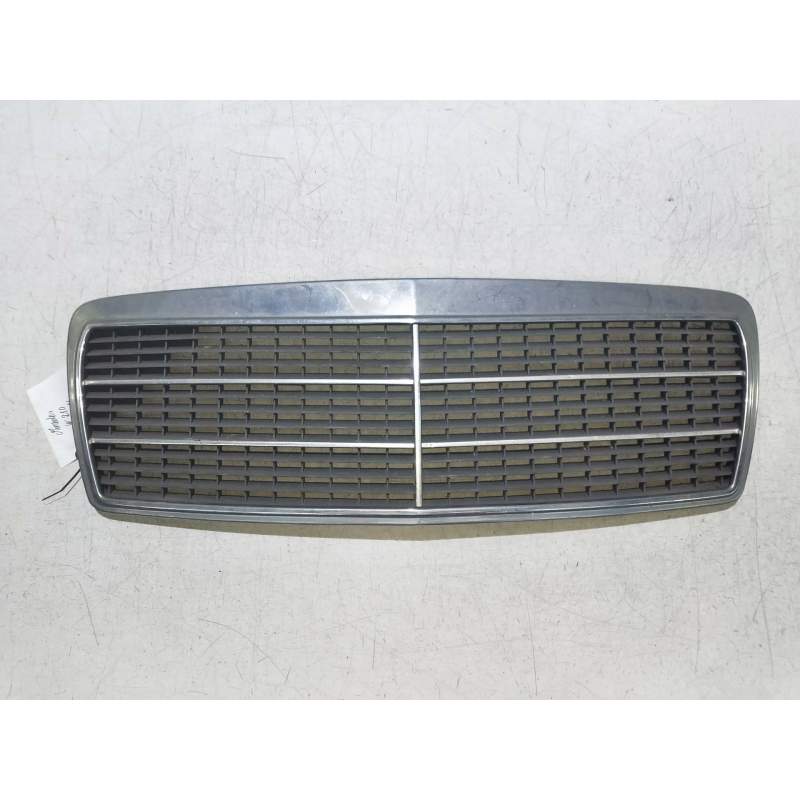 Recambio de rejilla delantera para mercedes-benz clase e (w210) berlina 2.3 16v cat referencia OEM IAM   