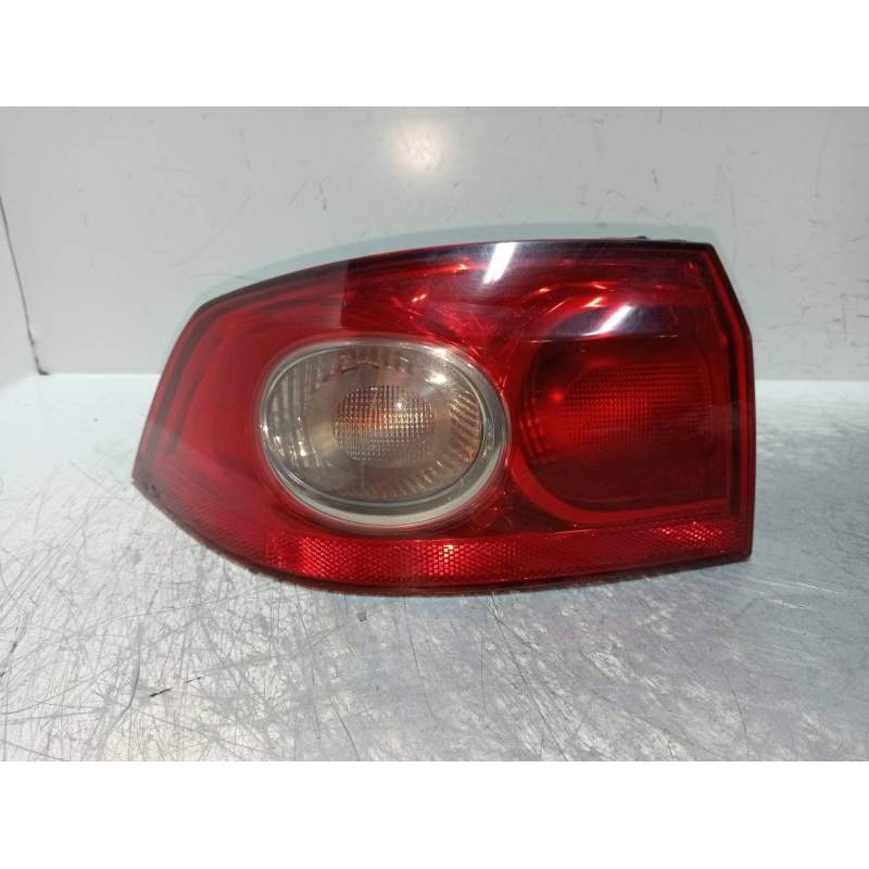 Recambio de piloto trasero izquierdo para renault laguna ii (bg0) expression referencia OEM IAM   2002