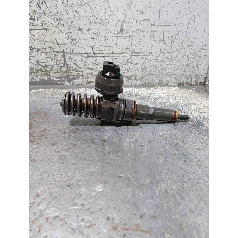 Recambio de inyector para volkswagen golf iv (1j1) 1.9 tdi referencia OEM IAM 0414720038 038130073AK BOSCH