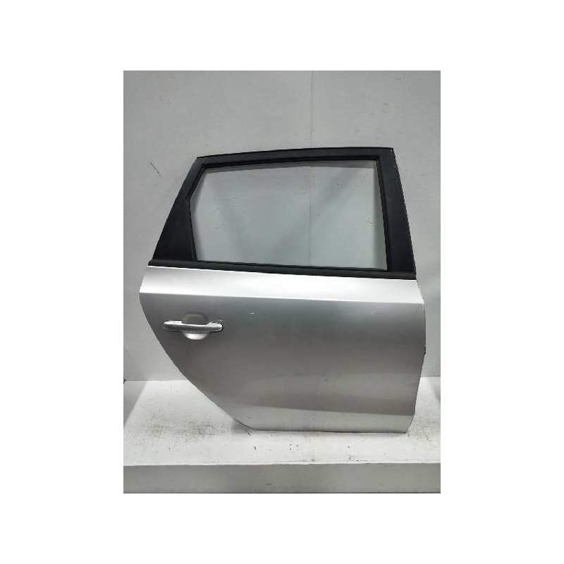 Recambio de puerta trasera derecha para hyundai i30cw 1.6 crdi cat referencia OEM IAM   