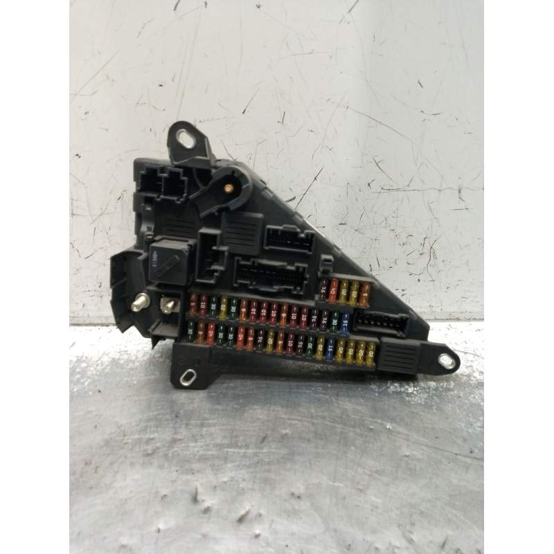 Recambio de caja reles / fusibles para bmw 5 (e60) 520 d referencia OEM IAM 690661804 518956024 2003