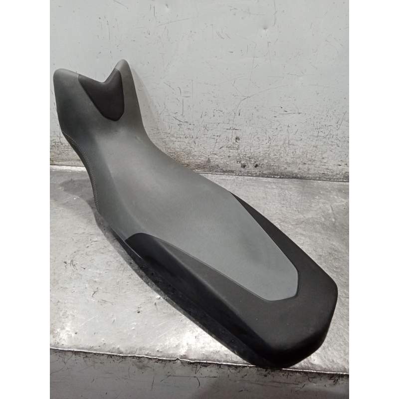Recambio de asiento para bmw f ( - 800cc) f 700 gs (k70) referencia OEM IAM 66883310 52537697694 